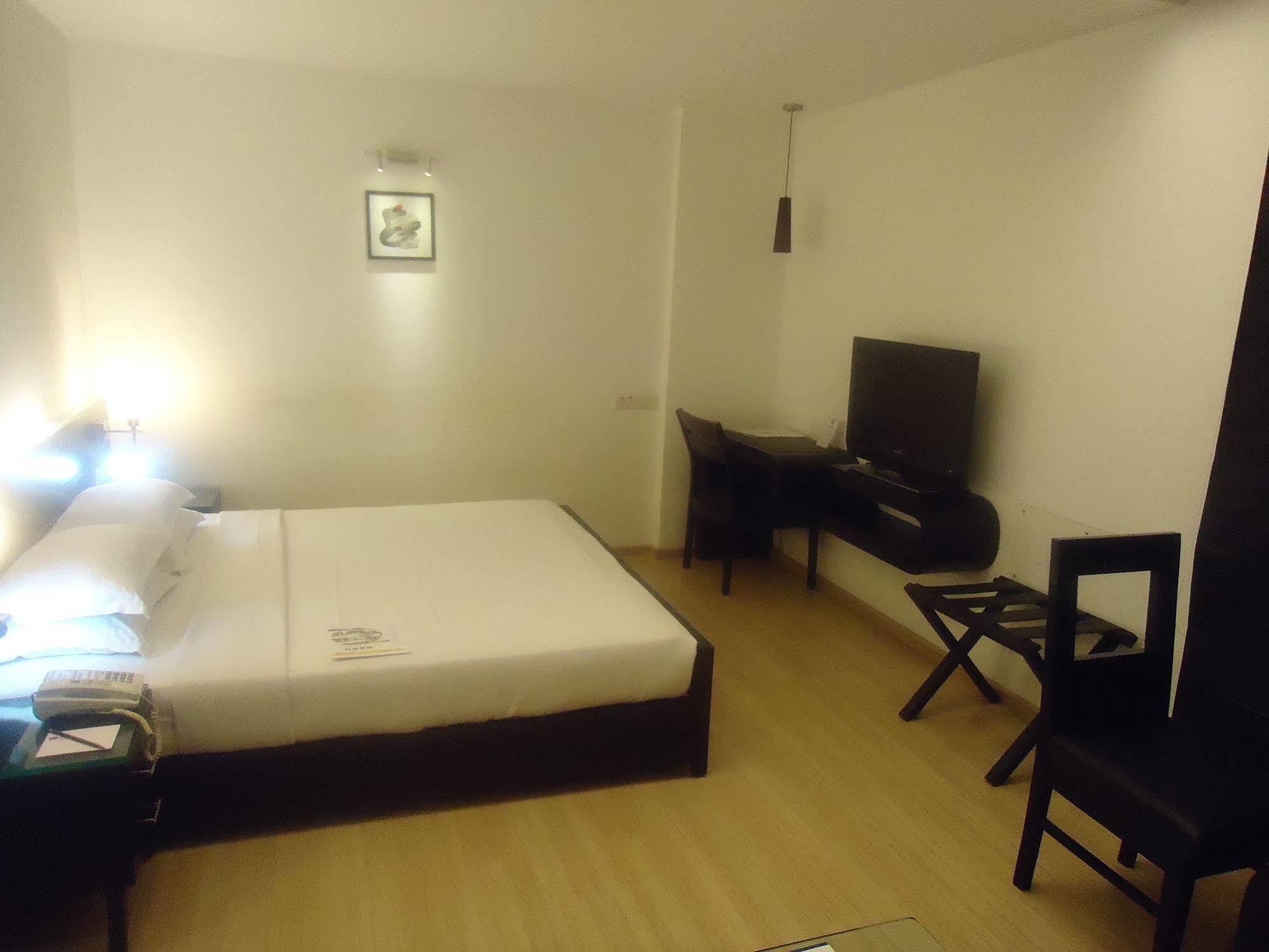 Comfort Inn Sunset Ahmedabad Exterior photo